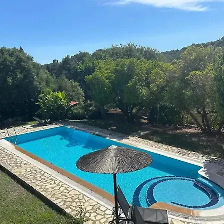 Vaios Kouramaditika